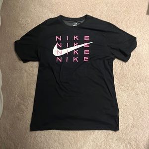 Pink and black Nike tee (never worn perfect condition)